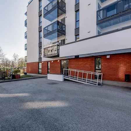 Beach Apartment Karusselli 91- Balcony & Parking!
